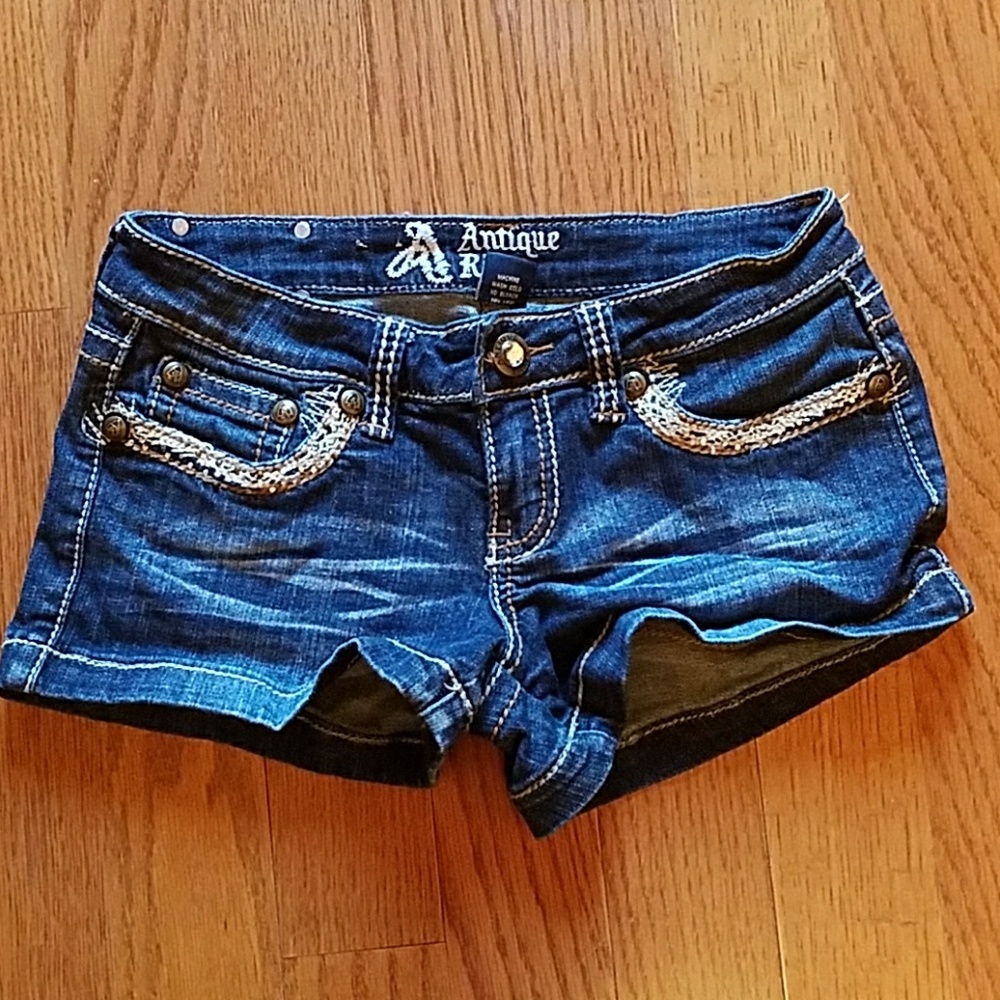 Antique rivet denim shorts sz27